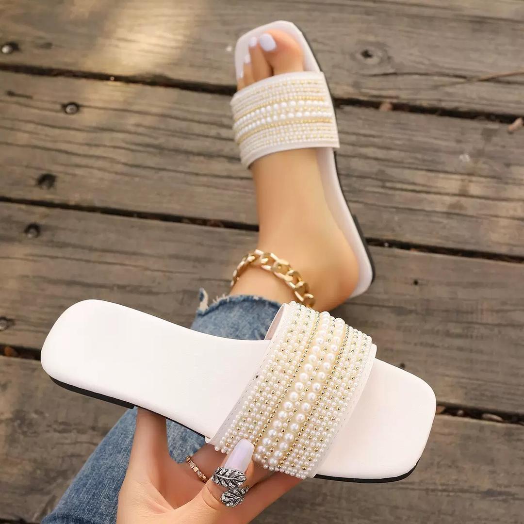 Ladies flat shoes