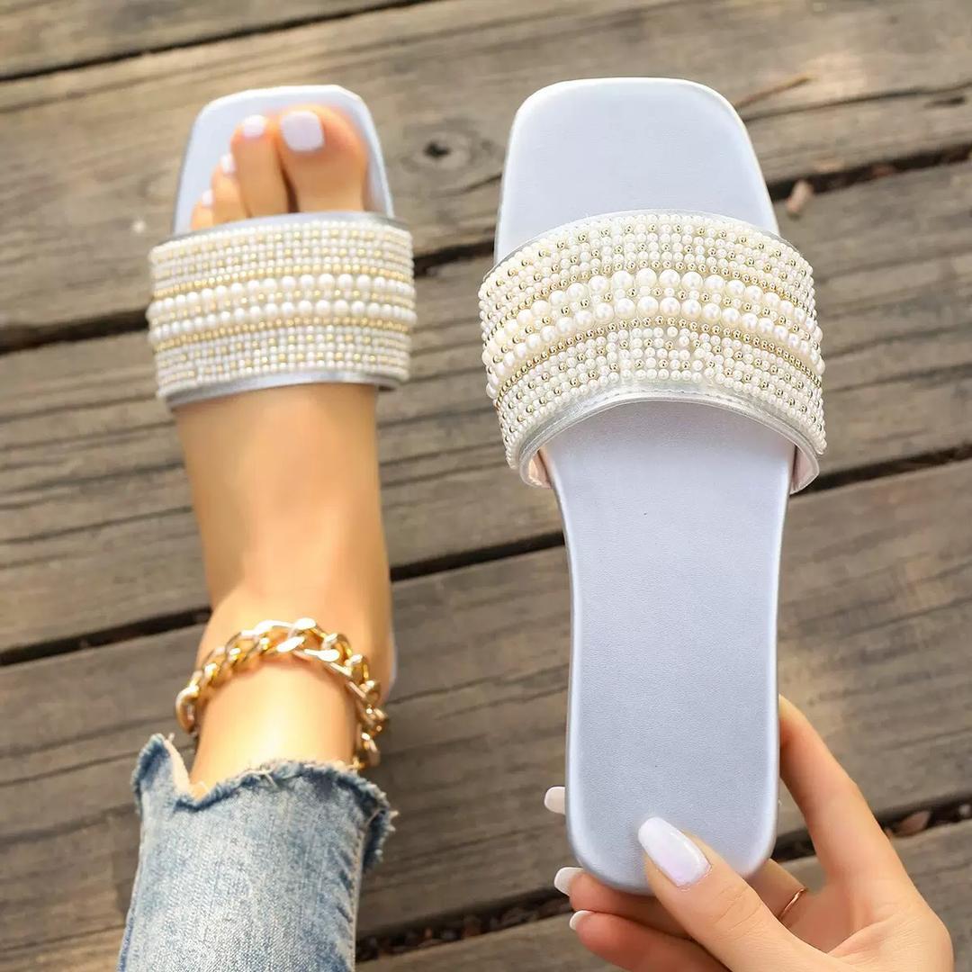 Ladies flat shoes