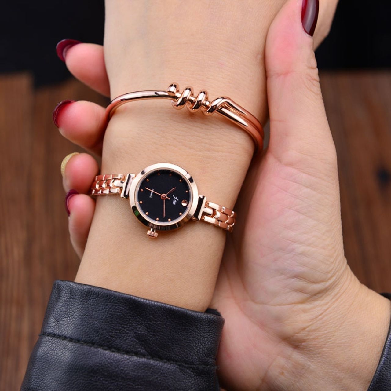 2024 New Year Birthday Gift Fashion Fresh New Women Casual Dress Metal Quartz Watch Lady Female Girl Students Bracelet College Wrist Watch