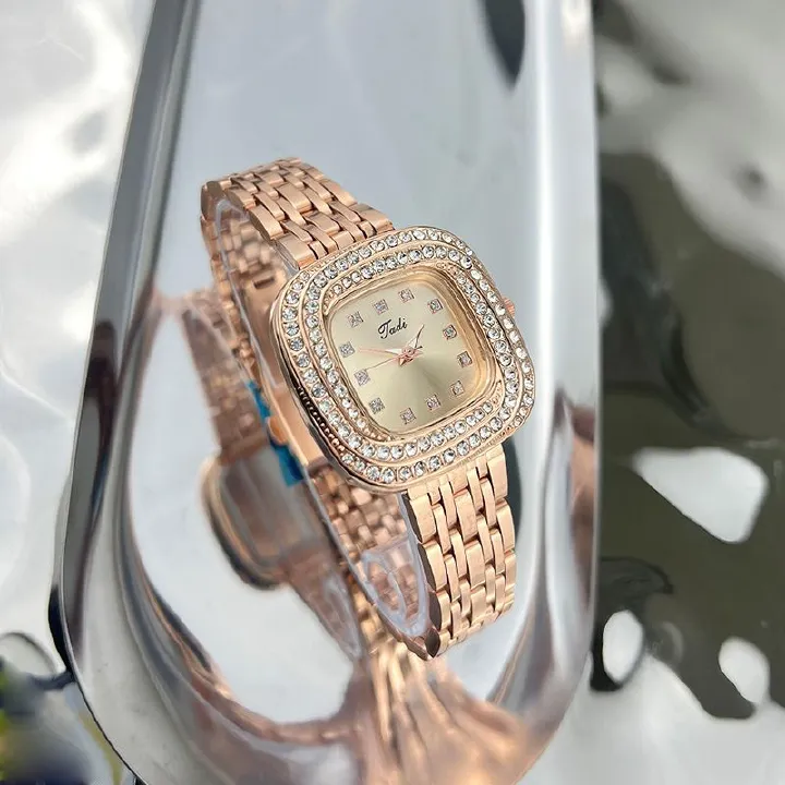 2024Fashion Ladies New Version Hot Selling Diamonds Inlaid Personalized Square Small Green Metal Retro Watches Colored Crystal Women's Girl Students Dress Decoration Watches