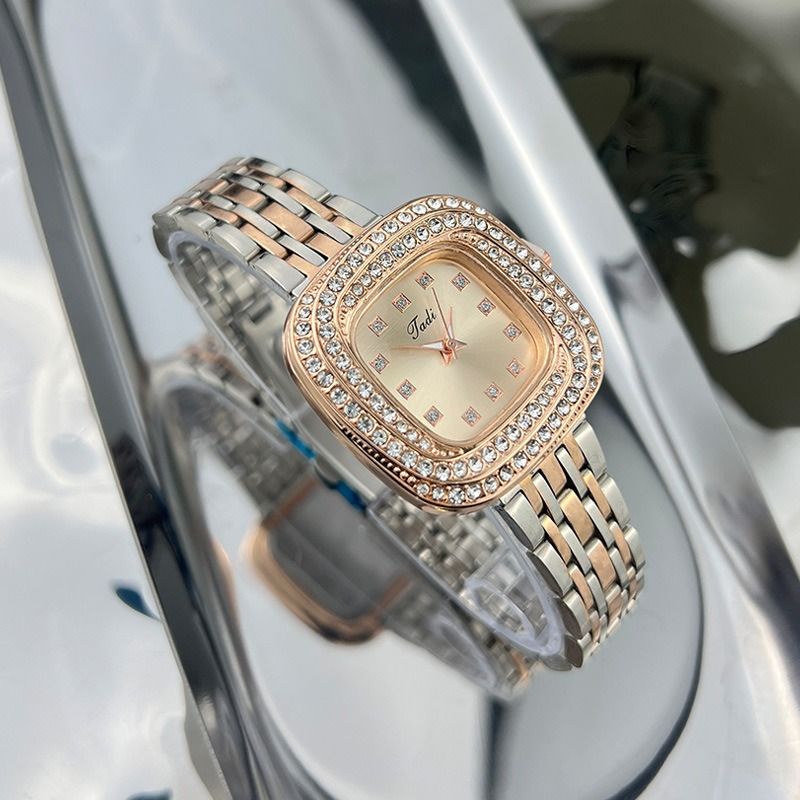 2024Fashion Ladies New Version Hot Selling Diamonds Inlaid Personalized Square Small Green Metal Retro Watches Colored Crystal Women's Girl Students Dress Decoration Watches