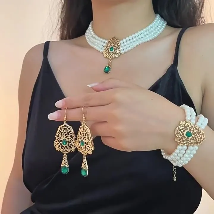 Africa's new cross-border literary retro retro palace style imitation pearl beaded collarbone necklace temperament diamond-encrusted hollow flower collar female