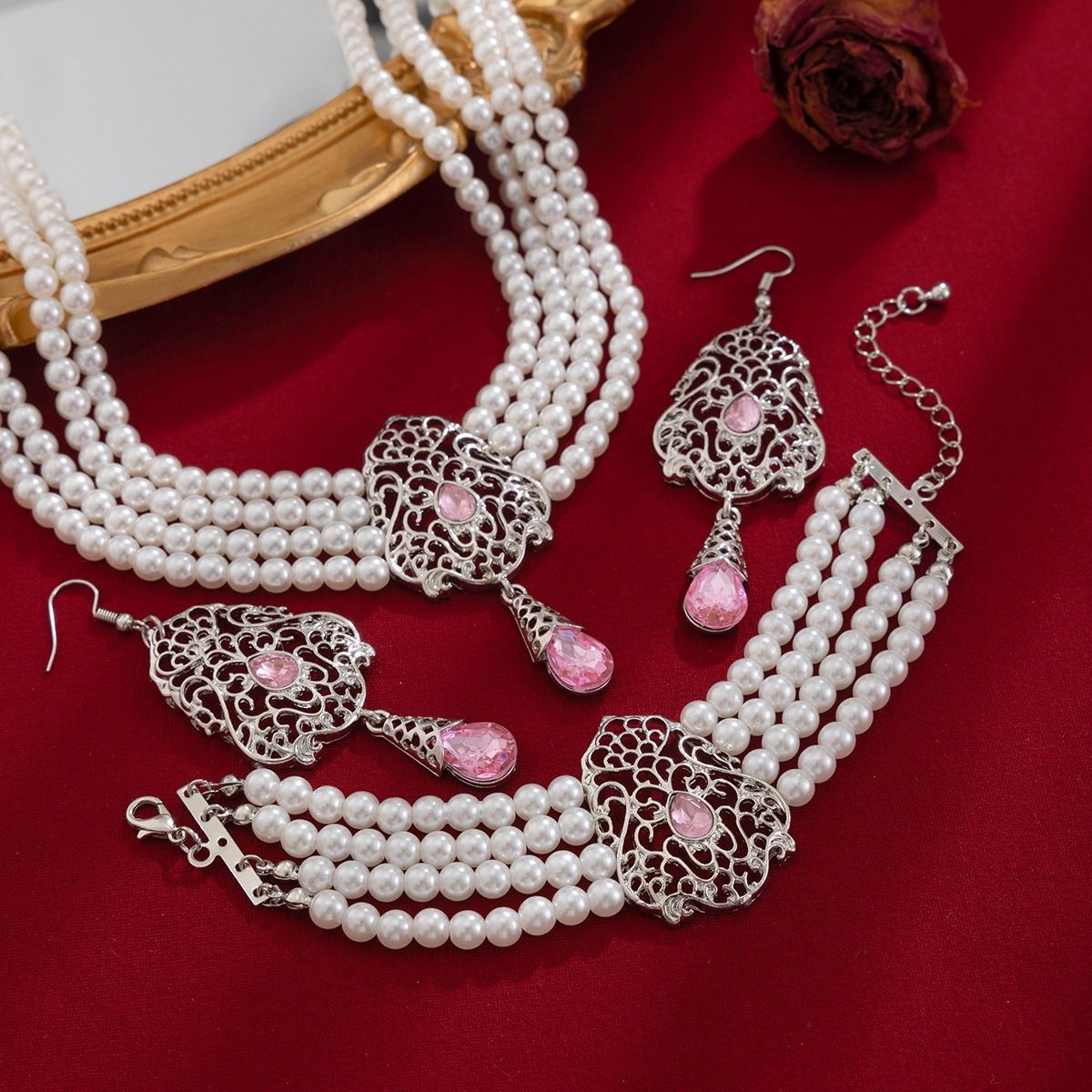 Africa's new cross-border literary retro retro palace style imitation pearl beaded collarbone necklace temperament diamond-encrusted hollow flower collar female