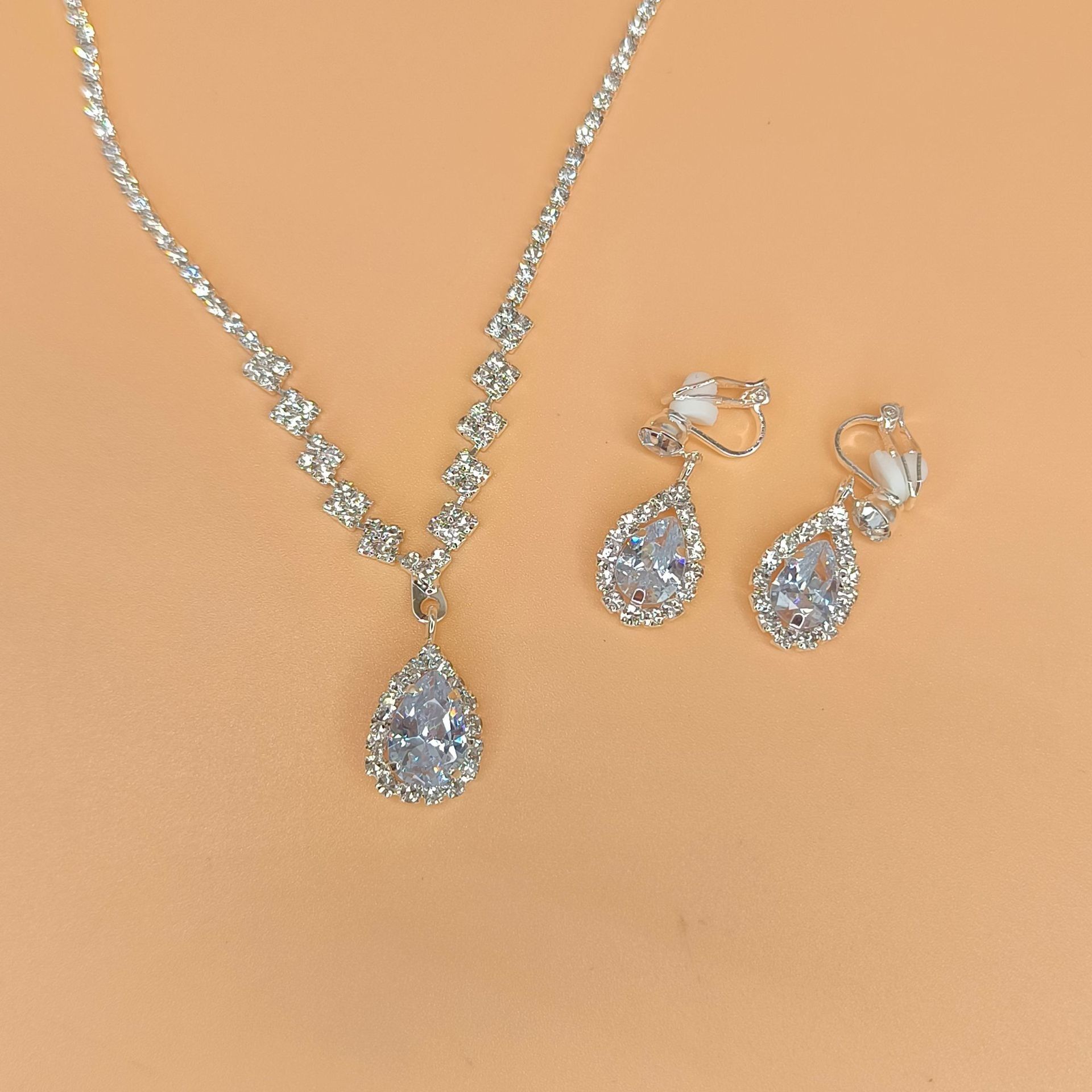 Africa new bright fresh and sweet full diamond zircon water drop necklace earrings bride wedding jewelry shooting jewelry set wholesale earrings + collar + hand jewelry