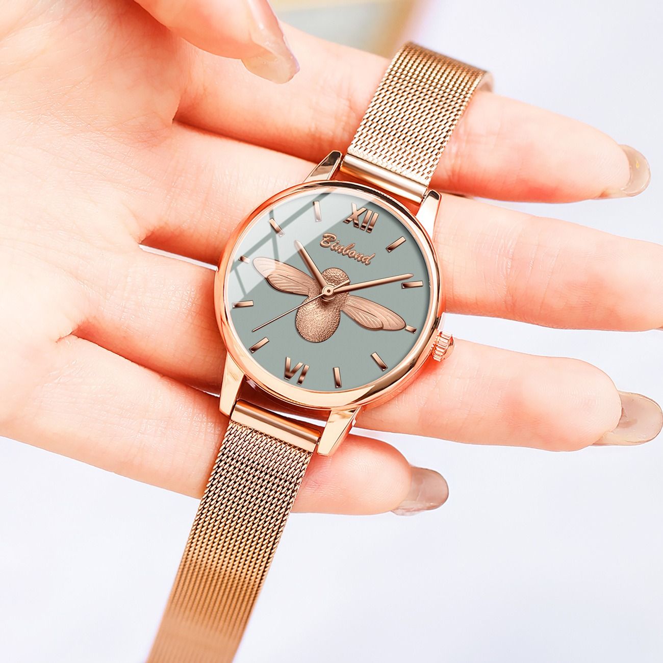 Africa 2025 the latest fashion honeybee watch female burst small fresh student watch female waterproof quartz ladies cross-border watch
