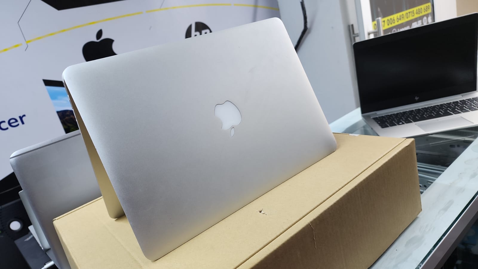 Apple MacBook Air 2013 (A1466) - Intel Core i7, 8GB RAM, 256GB SSD, 13.3'' HD Display, Backlit Keyboard, macOS - Lightweight & Reliable"