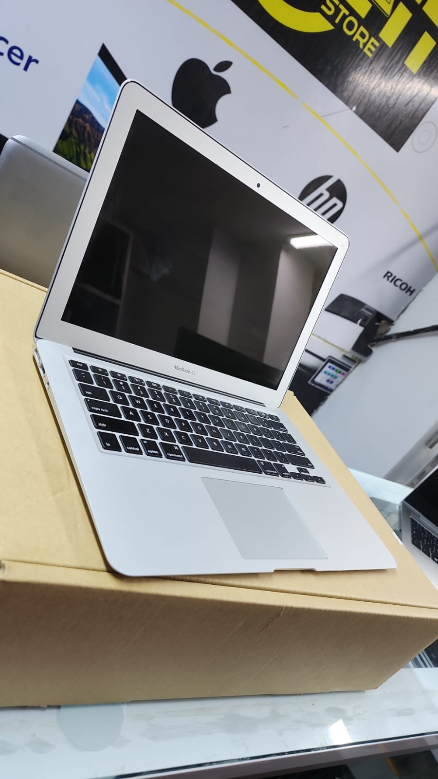 Apple MacBook Air 2013 (A1466) - Intel Core i7, 8GB RAM, 256GB SSD, 13.3'' HD Display, Backlit Keyboard, macOS - Lightweight & Reliable"