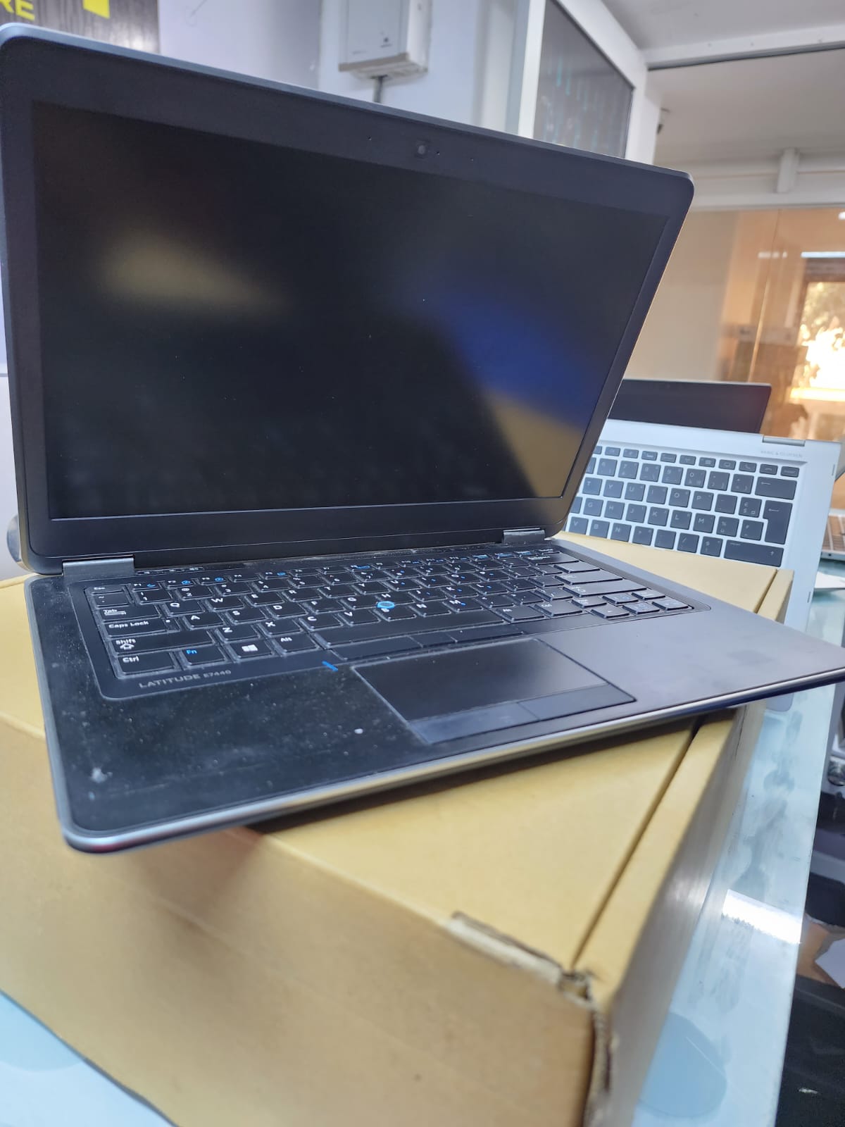 Dell Latitude 7440 - Core i7, 8GB RAM, 500GB HDD - High-Performance Laptop for Professionals"