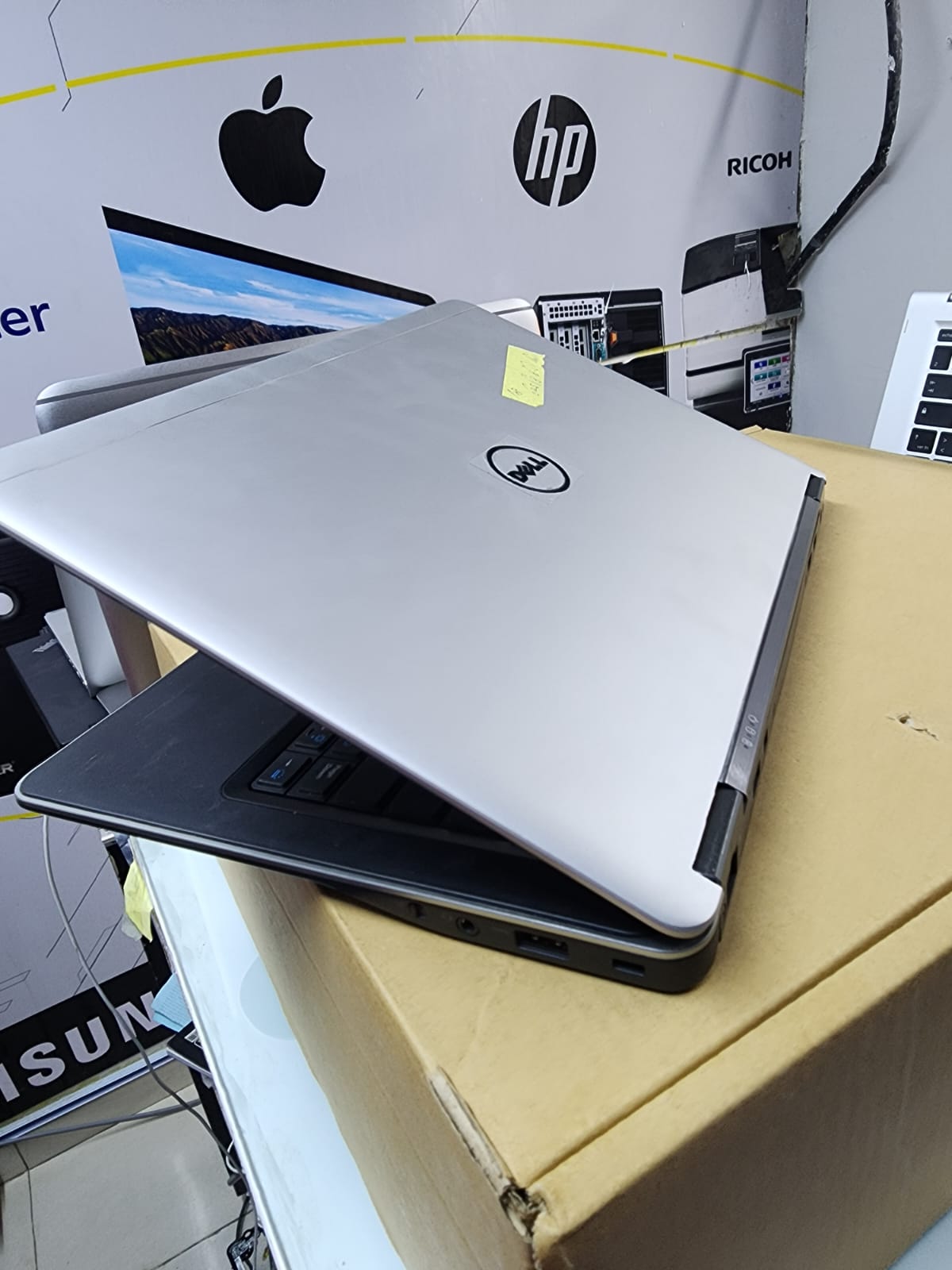 Dell Latitude 7440 - Core i7, 8GB RAM, 500GB HDD - High-Performance Laptop for Professionals"