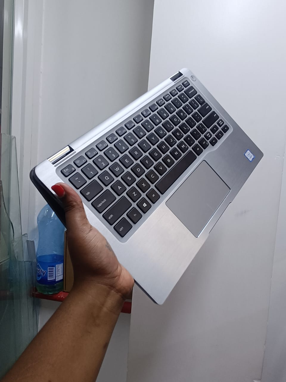 VERY PORTABLE AND EFFICIENT DELL LATITUDE 7400 2 IN 1 COI5 16GBRAM MEMORY 512GBSSD X360 TOUCH SCREEN