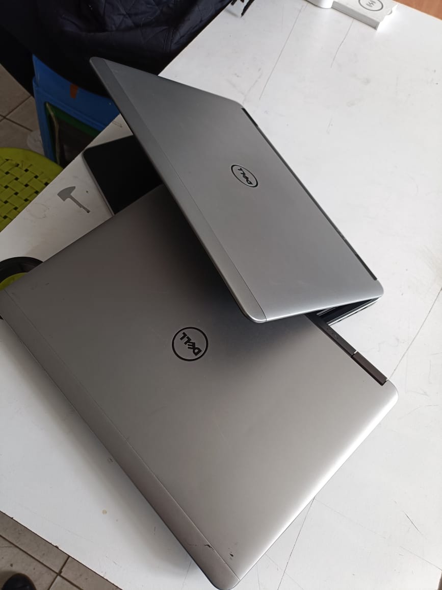 Dell Latitude E7240 - 4th Gen Core i5, 8GB RAM, 500GB Storage – Business-Grade Performance & Reliability