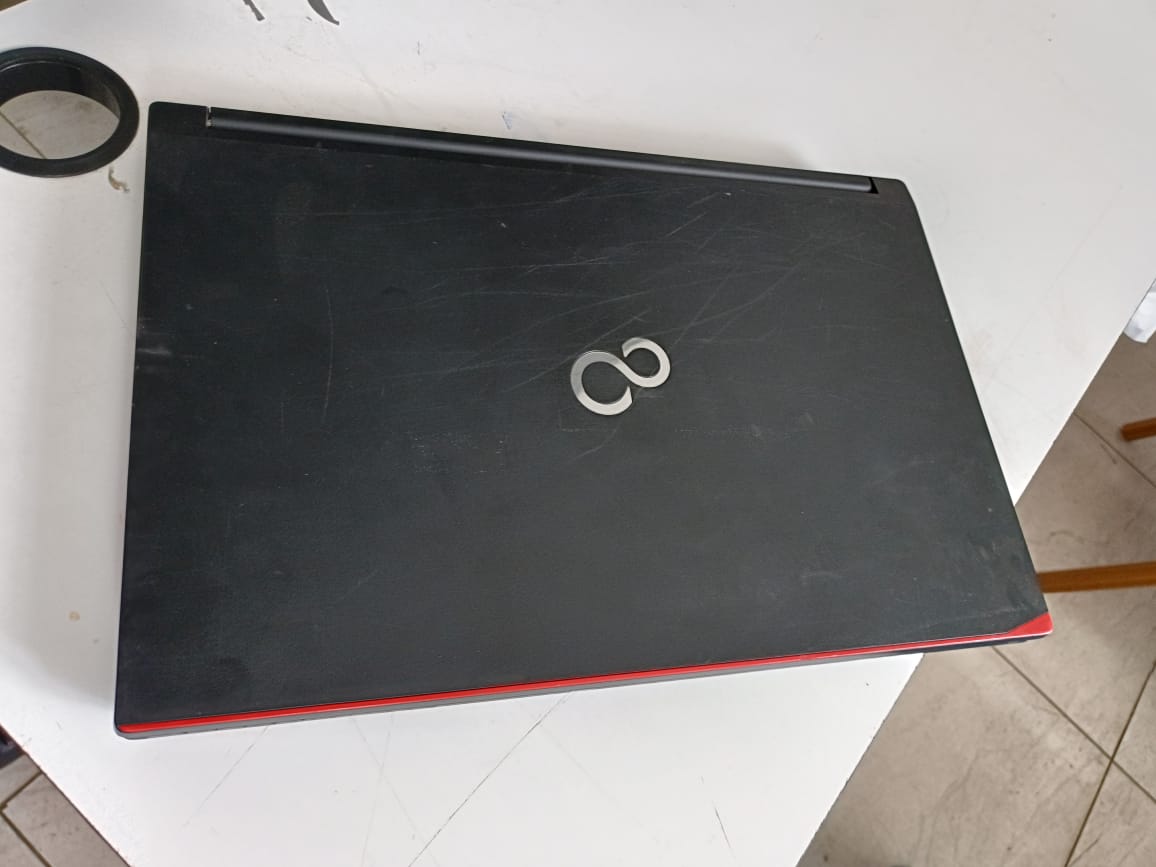 Fujitsu Lifebook A574/H is a reliable business laptop featuring an Intel Core i5 processor, 8GB of RAM, and a 500GB HDD. It’s designed for everyday computing tasks such as web browsing, office work, a