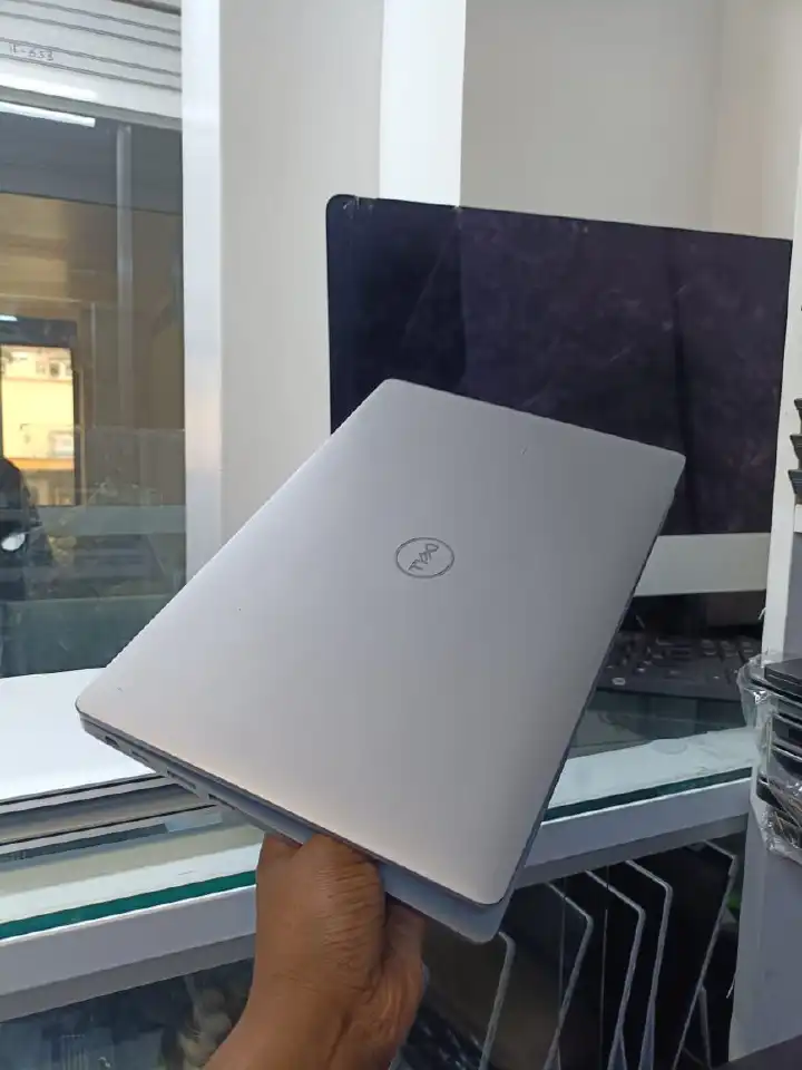 Dell Latitude 5310 | 10th Gen Intel Core i5 | 16GB RAM | 256GB SSD – High-Performance, Ultra-Portable Business Laptop for Professionals and Multitaskers