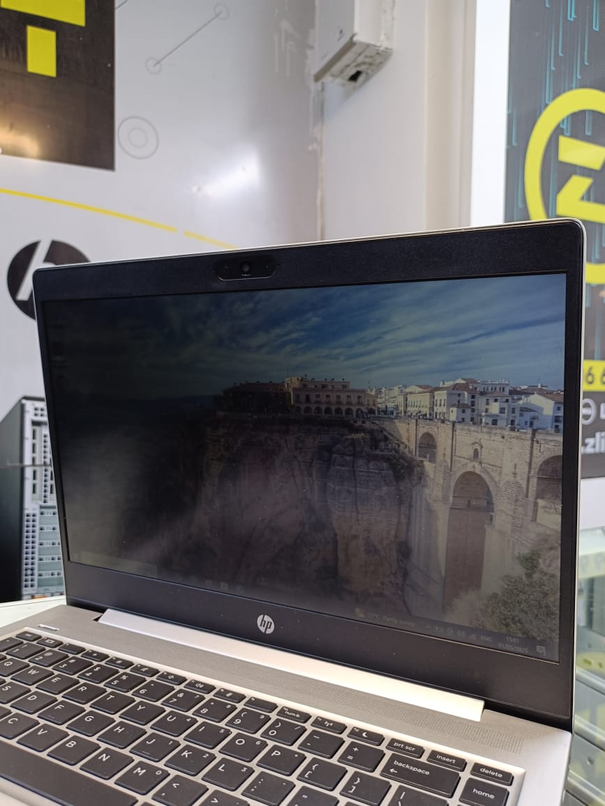 REFUBLISHED HP PROBOOK 447 G7 10TH GENERATIO  AMD RYZEN 3  8GBRAM 256GBSSD SILVER
AMD Ryzen™ 3 4300U APU with Radeon™ Graphics
 14-inch (35.56 cm) diagonal FHD eDP+PSR anti-glare LED-backlit flat,