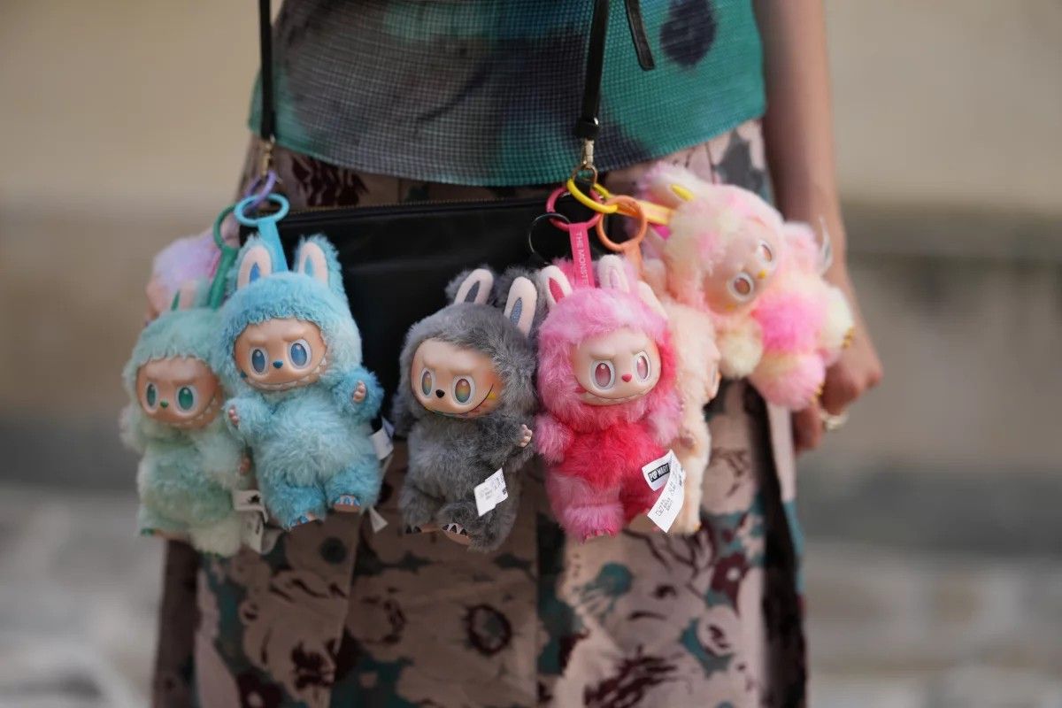(LABUBU DOLL) Meet Labubu, one of POP MART’s most beloved and iconic characters, known for its mischievous grin, quirky personality, and irresistibly cute design With its wild hair, sharp little teeth