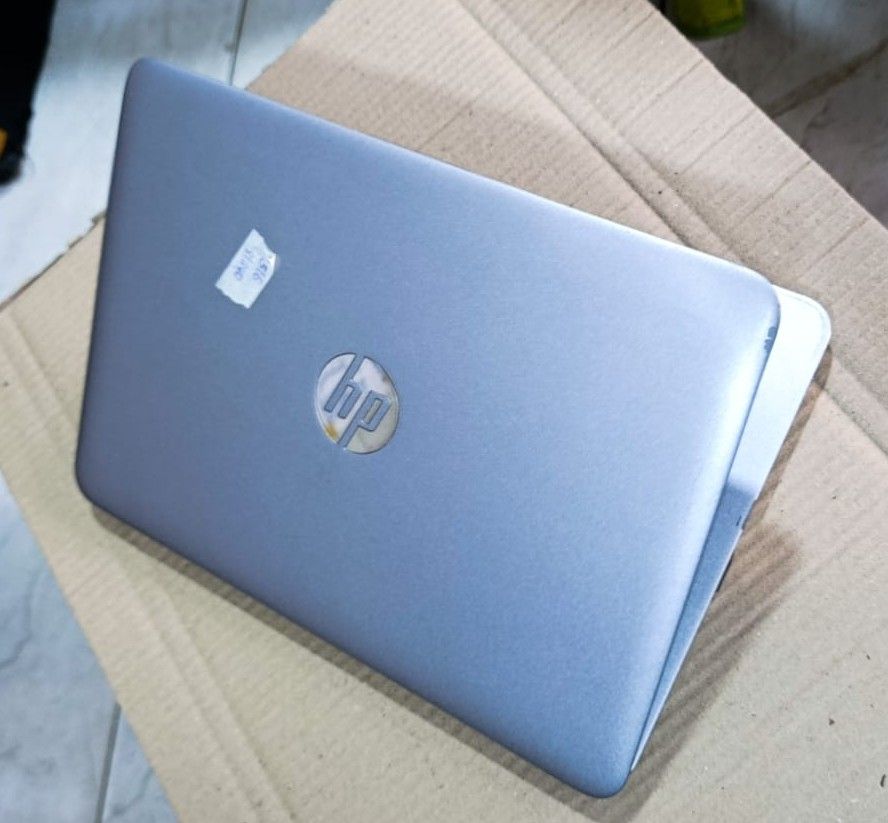 EX UK HP ELITEBOOK 820 G3 COI5 2.3GHZ  6TH GENERATION  8GBRAM 256GBSSD SILVER
Providing solid performance for everyday business and student tasks.