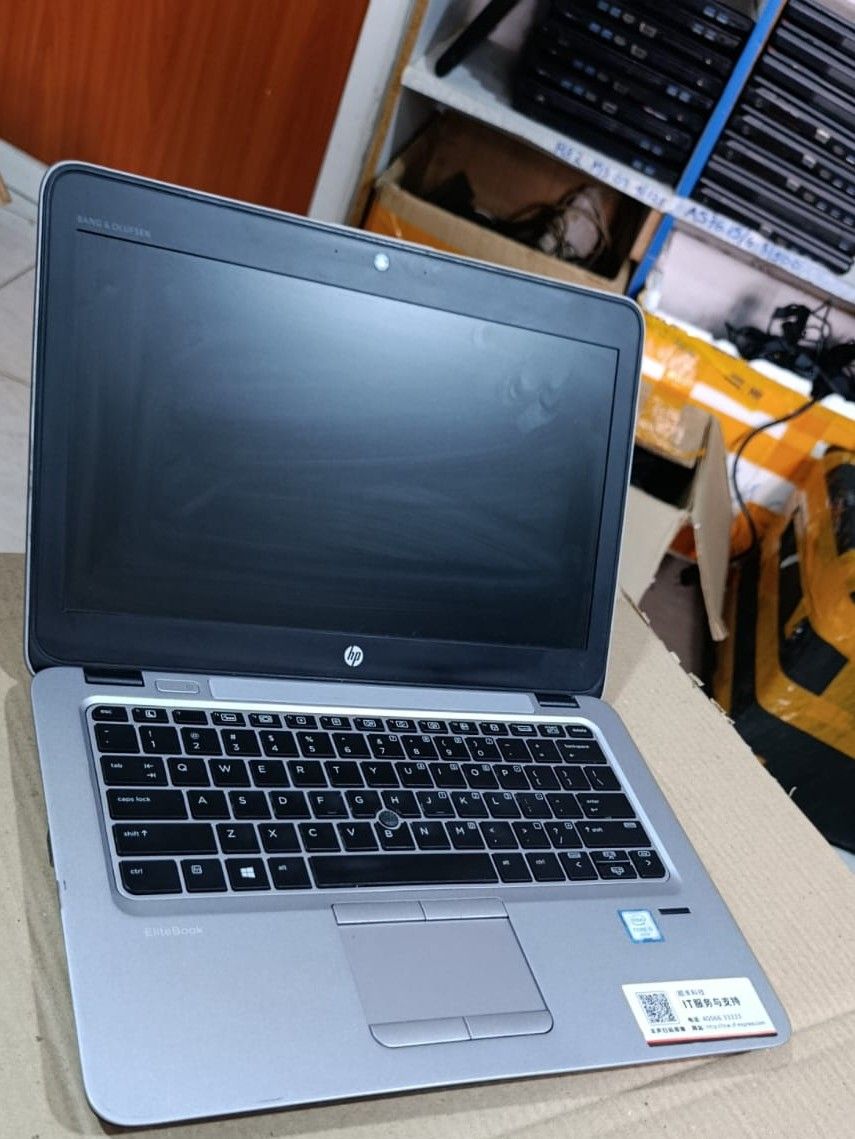 EX UK HP ELITEBOOK 820 G3 COI5 2.3GHZ  6TH GENERATION  8GBRAM 256GBSSD SILVER
Providing solid performance for everyday business and student tasks.