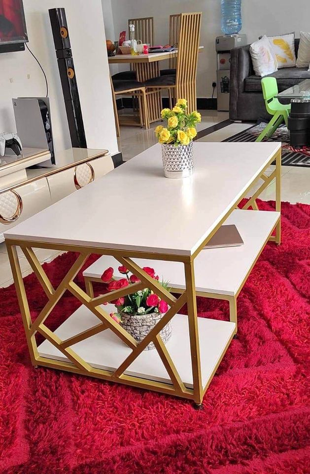 Zippy Elegant Coffee Table