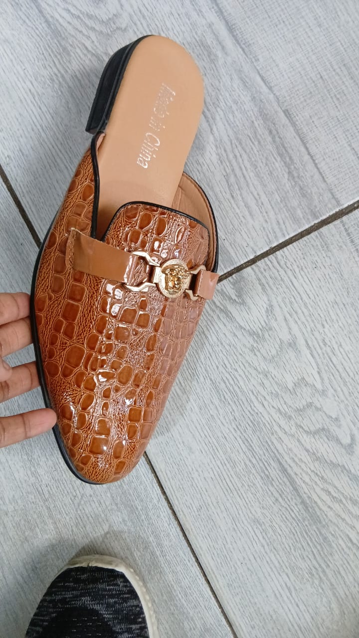 RegalStride Men’s Leather Mules – Premium Backless Loafers for Effortless Sophistication.