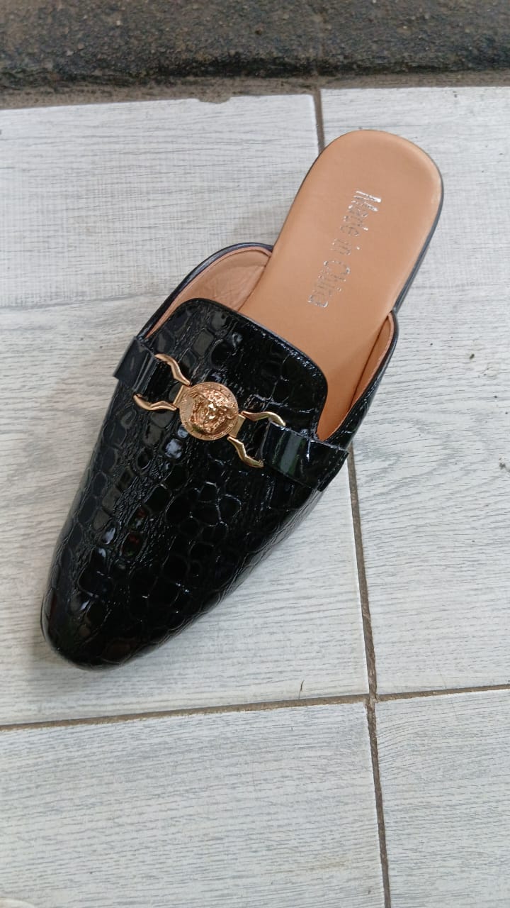 RegalStride Men’s Leather Mules – Premium Backless Loafers for Effortless Sophistication.