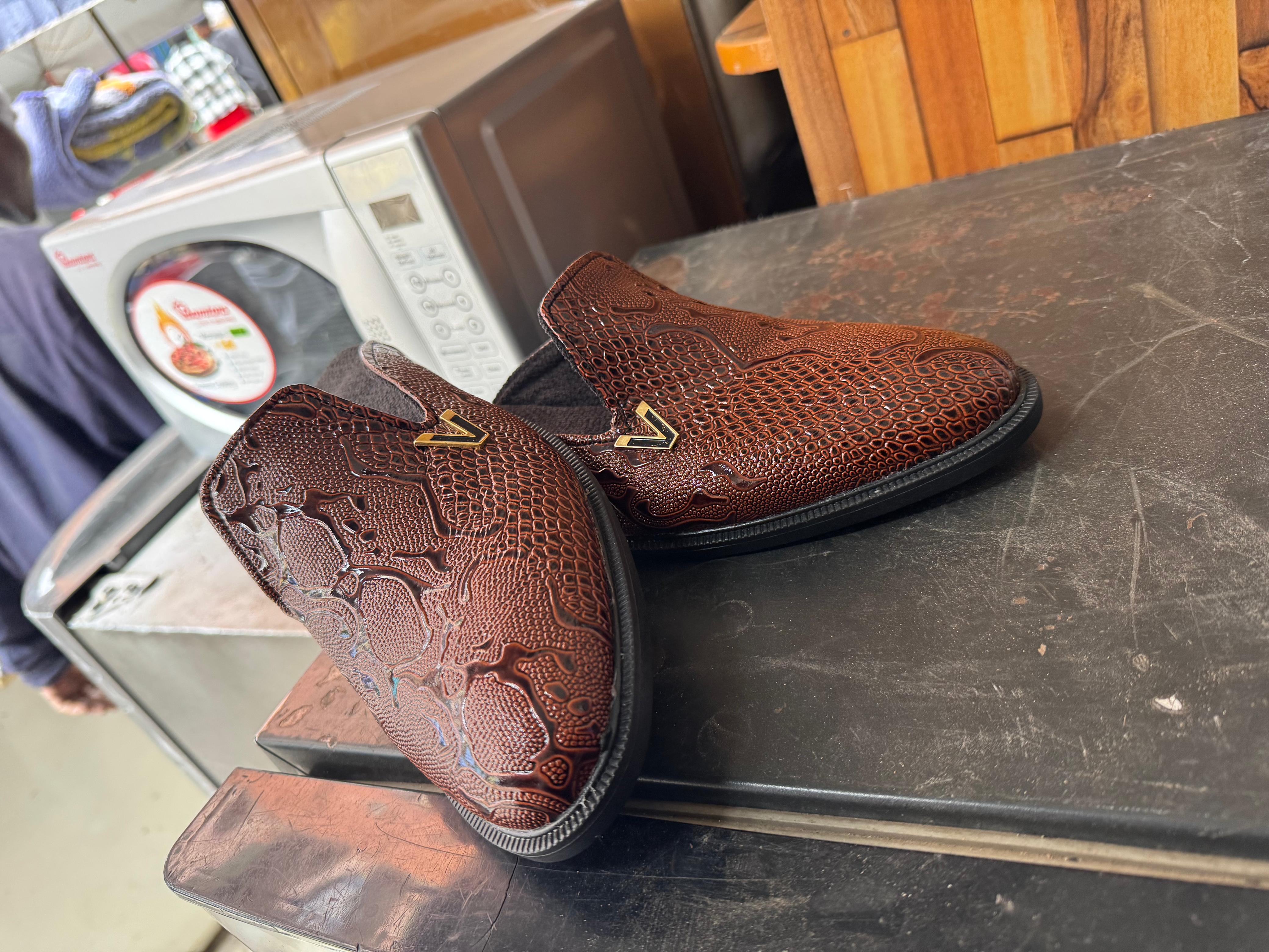 Stylish Brown Leather Mules for Men – Mamba Design, Office & Casual Wear (39–45)