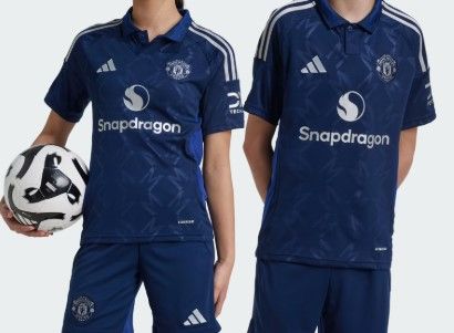 KIDS 2024/25 MANCHESTER UNITED JERSEY AND A PAIR OF SHORTS, UNISEX