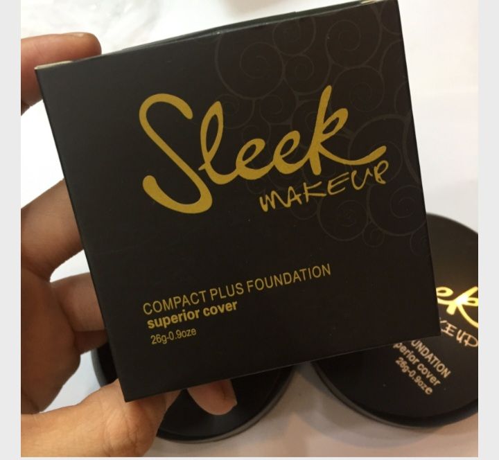 SLEEK MAKEUP, POWDER PLUS FOUNDATION. HAS A FREE GIFT OF 38ML FOUNDATION