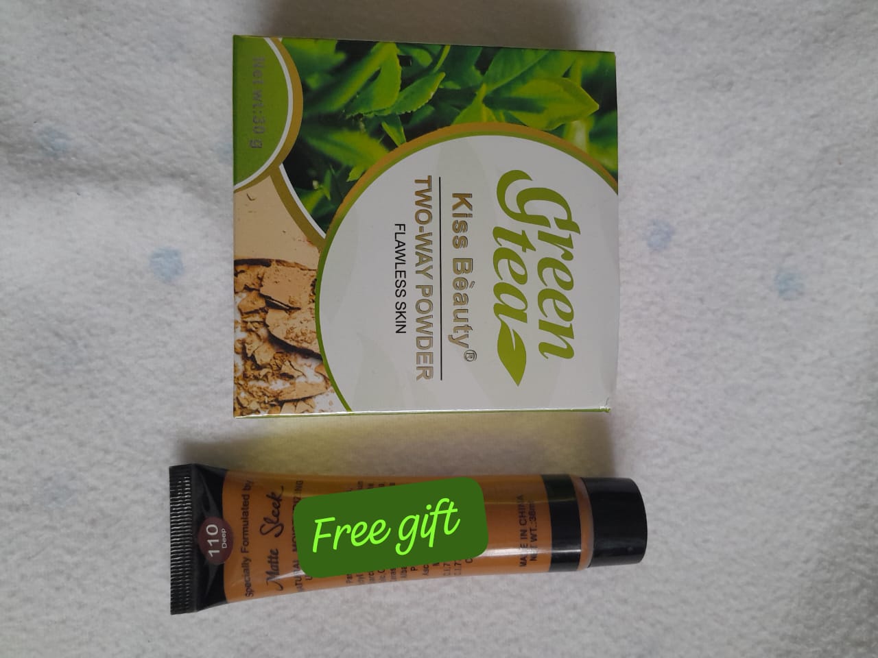 GREEN TEA TWO WAY POWDER. FOR ALL SKIN TYPES . FLAWLESS SKIN.  THE POWDER COMES WITH A FREE GIFT IF 38ML FOUNDATION.