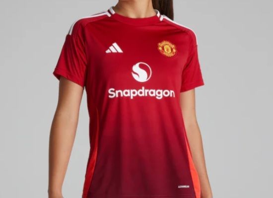 KIDS 2024/25 MANCHESTER UNITED JERSEY AND A PAIR OF SHORTS, UNISEX