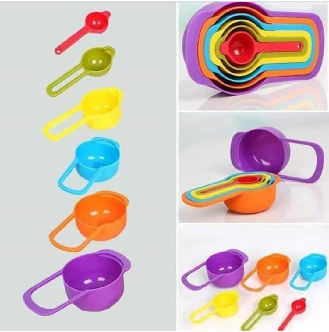 MEASURING CUPS, DIFFERENT COLORS