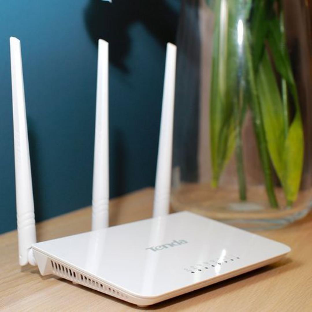 "Tenda F3 N300 300 Mbps Wireless WiFi Router with 3 High-Gain Antennas, 2.4GHz Band, Easy Setup, Secure WPA/WPA2 Encryption, Wide Coverage, and Bandwidth Control for Home and Office Use"