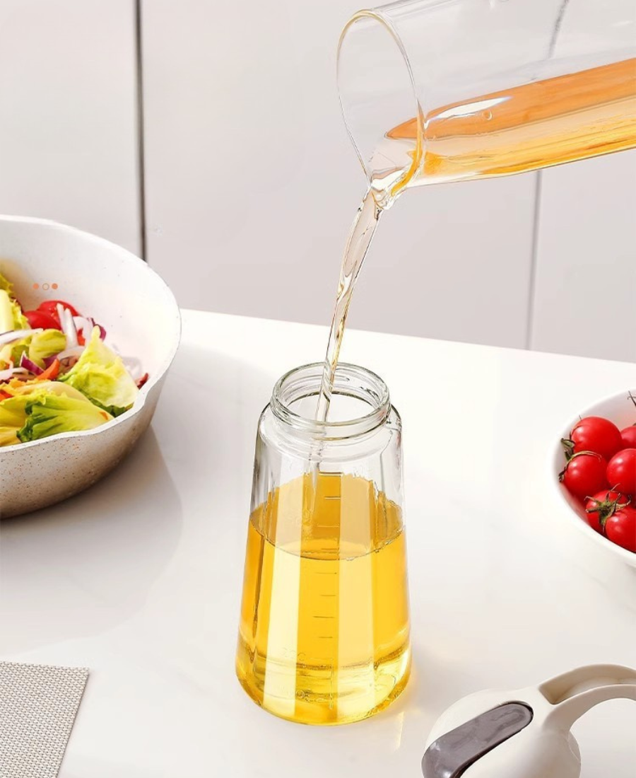 Auto Flip Olive Oil Dispenser Bottle,630 ml Leakproof Vinegar Glass Condiment Container With Automatic Cap and Stopper,Non-Drip Spout,Non-Slip Handle for Kitchen Cooking