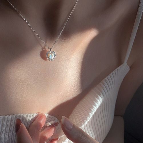 ‌Dainty Heart Choker Necklace for Women Ladies - Adjustable Gold/Silver Minimalist Pendant, Cute Love Jewelry Gift for Her (Birthday, Anniversary, Valentine's)