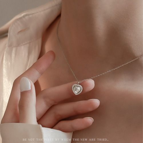 ‌Dainty Heart Choker Necklace for Women Ladies - Adjustable Gold/Silver Minimalist Pendant, Cute Love Jewelry Gift for Her (Birthday, Anniversary, Valentine's)