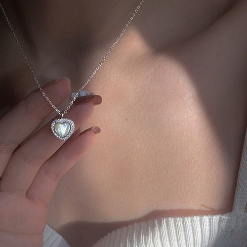 ‌Dainty Heart Choker Necklace for Women Ladies - Adjustable Gold/Silver Minimalist Pendant, Cute Love Jewelry Gift for Her (Birthday, Anniversary, Valentine's)