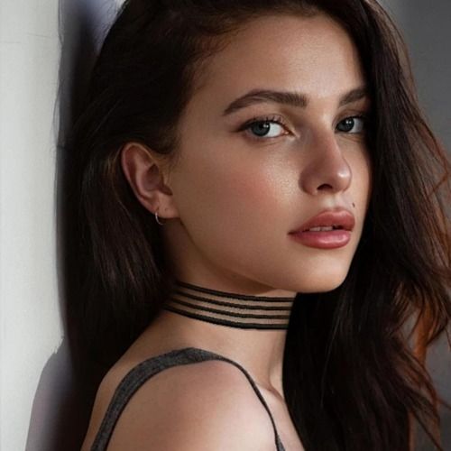 Black Choker Necklace for Women Black Velvet Choker Set of Classic Gothic Adjustable Choker Necklaces Lace Choker for Teen 5 Pcs / 1 Pcs Woman