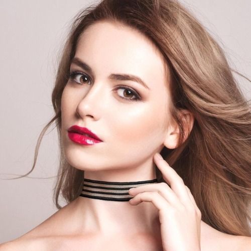 Black Choker Necklace for Women Black Velvet Choker Set of Classic Gothic Adjustable Choker Necklaces Lace Choker for Teen 5 Pcs / 1 Pcs Woman