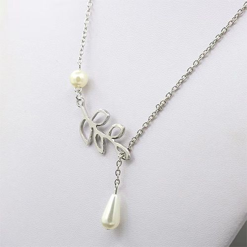 ‌Silver Leaf Necklace with Pearl Accent for Ladies - Adjustable Chain Women's Jewelry, Elegant Nature-Inspired Pendant Gift for Her (Wedding/Birthday/Everyday)
