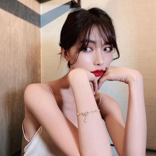 PINCHUAN Pearl Bow Bracelet, Ladies Butterfly Bracelet for Women, Dainty Butterfly Pearl Pendant Bracelet Lady Statement Pearl Bracelet for Bridal Wedding Bows Jewelry