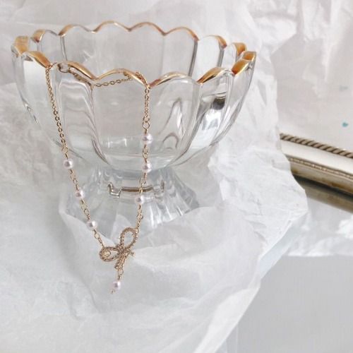 PINCHUAN Pearl Bow Bracelet, Ladies Butterfly Bracelet for Women, Dainty Butterfly Pearl Pendant Bracelet Lady Statement Pearl Bracelet for Bridal Wedding Bows Jewelry