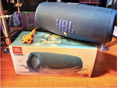 JBL 5 speaker – Portable Bluetooth Speaker amazing power of JBL Pro Sound with you. The JBL Charge 5 has an optimized long excursion driver, a separate tweeter