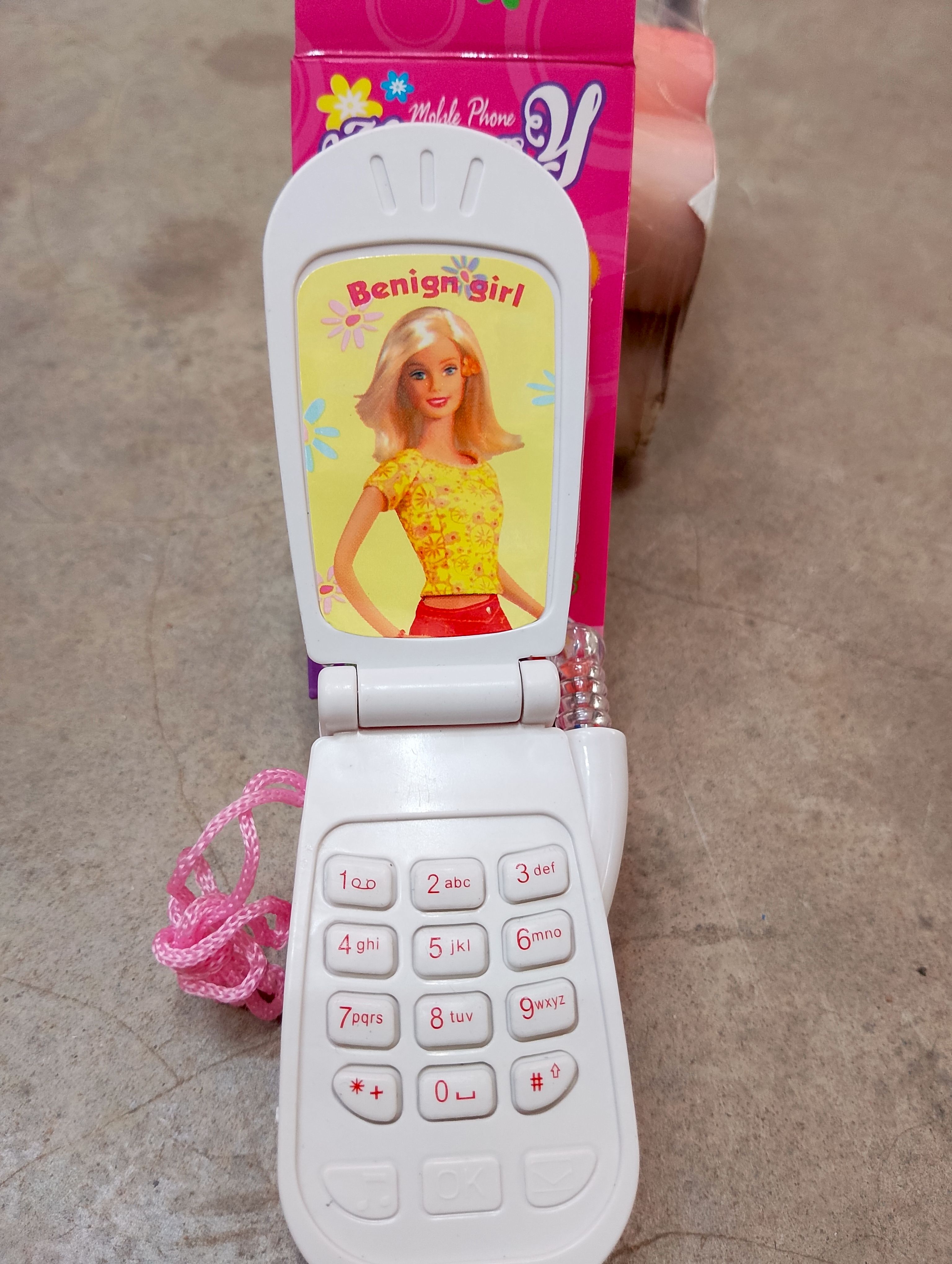 Toy Flip Phone for Kids – “Happy” Mobile Phone – Barbie Girl Edition
Delight your child with this colorful and fun "Happy" Toy Mobile Phone – a perfect pretend-play gadget for young kids! Bright pink