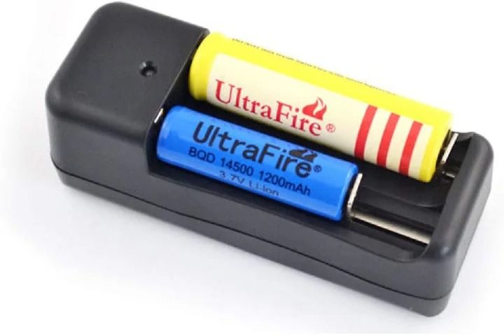 Universal Battery Charger 1/2 Slot Adapter for 18650v Battery Charging 3.7V Smart Close IC jack EU US to 18650 Rechargeable Batteries