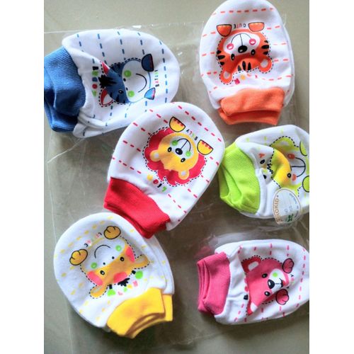 Fashion Baby Super Soft Warm Newborn Mittens are designed to keep your little one's hands cozy and protected. Made from ultra-soft, high-quality materials, these mittens provide warmth and comfort