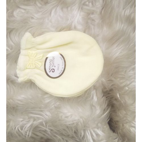 Fashion Baby Super Soft Warm Newborn Mittens are designed to keep your little one's hands cozy and protected. Made from ultra-soft, high-quality materials, these mittens provide warmth and comfort