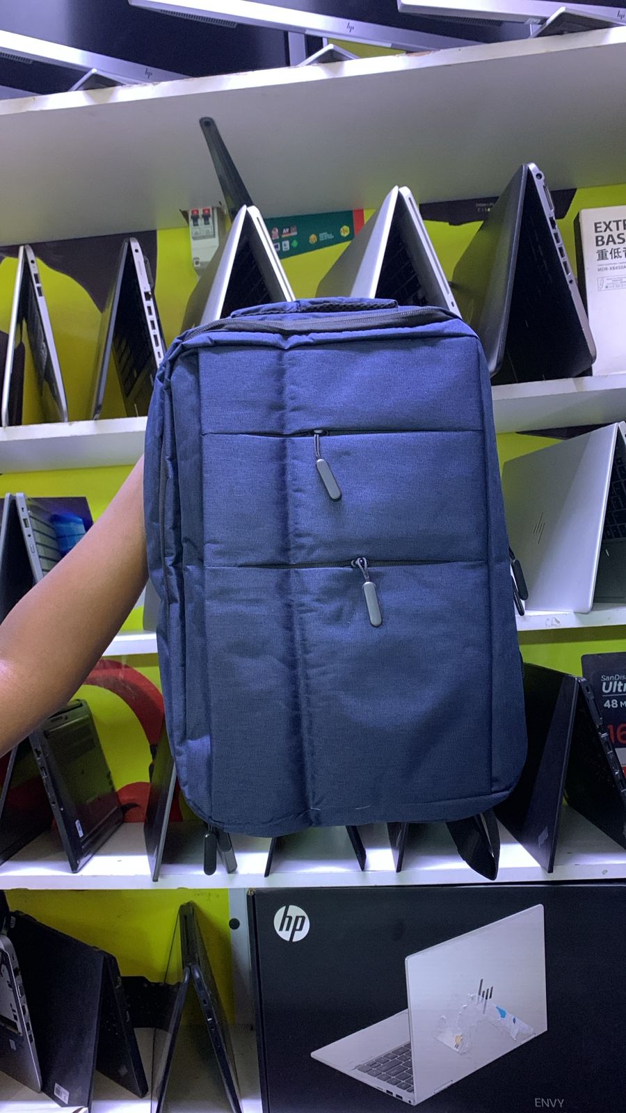 SLIM FIT LAPTOP BAG BLACK,NEVYBLUE,GREY COLOUR AVAILAB  AFFORDABLE BACK PACK CAN FIT 14'' 15'' WITH HARD COVER 



SLIM FIT LAPTOP BAG BLACK,NEVYBLUE,GREY COLOUR AVAILAB  AFFORDABLE BACK PACK