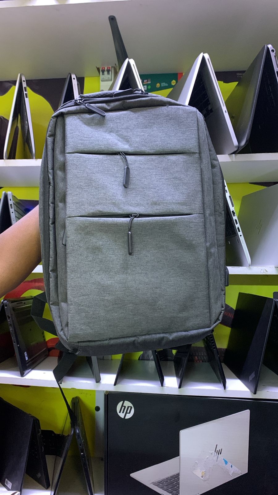 SLIM FIT LAPTOP BAG BLACK,NEVYBLUE,GREY COLOUR AVAILAB  AFFORDABLE BACK PACK CAN FIT 14'' 15'' WITH HARD COVER 



SLIM FIT LAPTOP BAG BLACK,NEVYBLUE,GREY COLOUR AVAILAB  AFFORDABLE BACK PACK