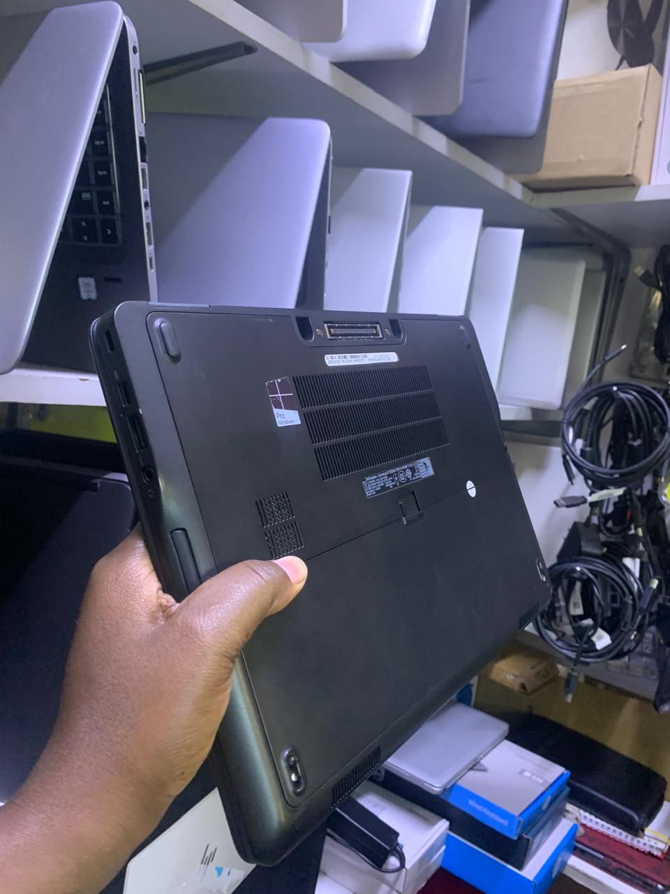 GRADE A DELL LATITUDE E7250 CORE I5 5TH GENERATION 12 INCH SCREEN 8GBRAM 256 SSD SPEED OF 2.3GHz