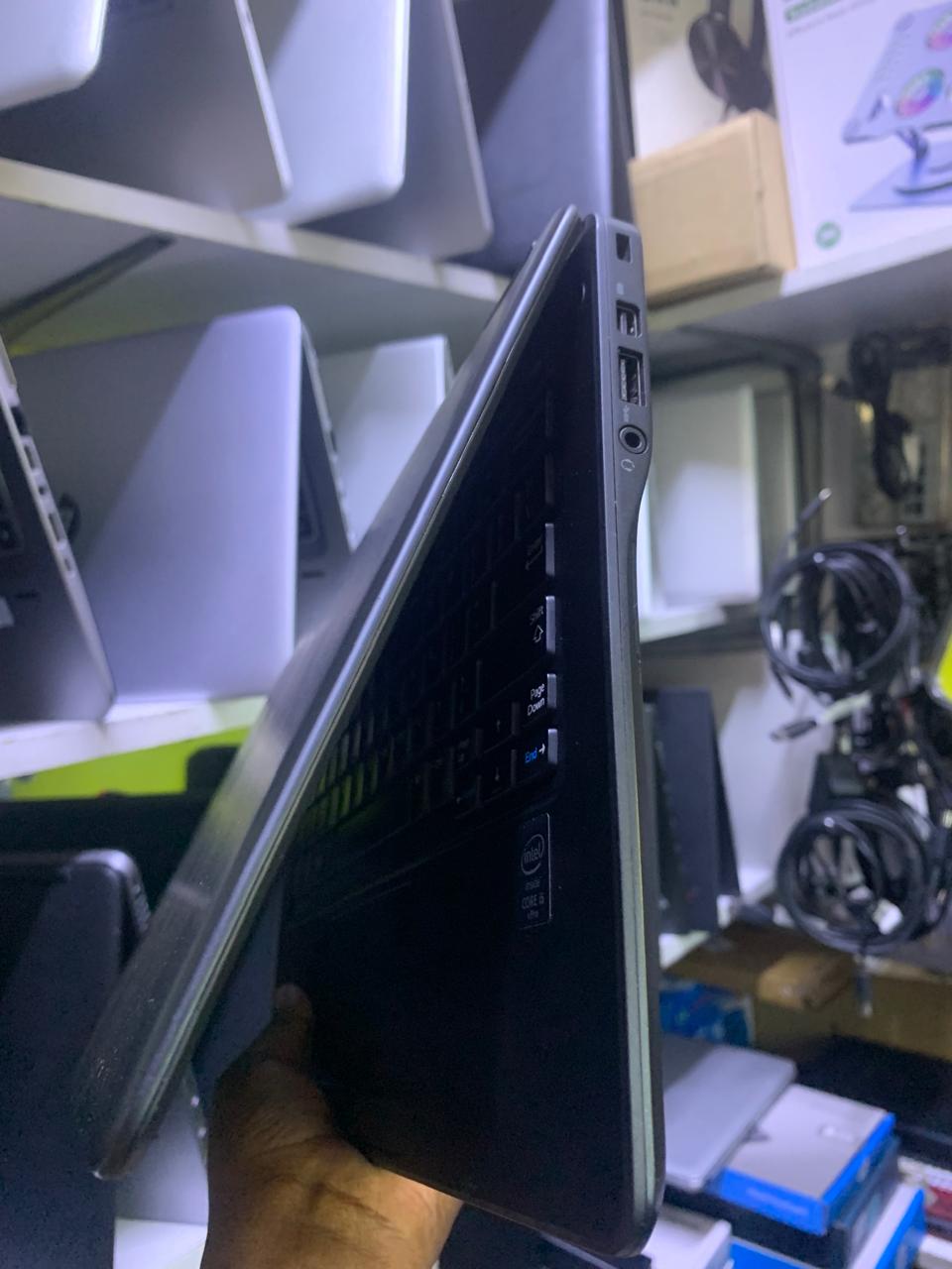 GRADE A DELL LATITUDE E7250 CORE I5 5TH GENERATION 12 INCH SCREEN 8GBRAM 256 SSD SPEED OF 2.3GHz