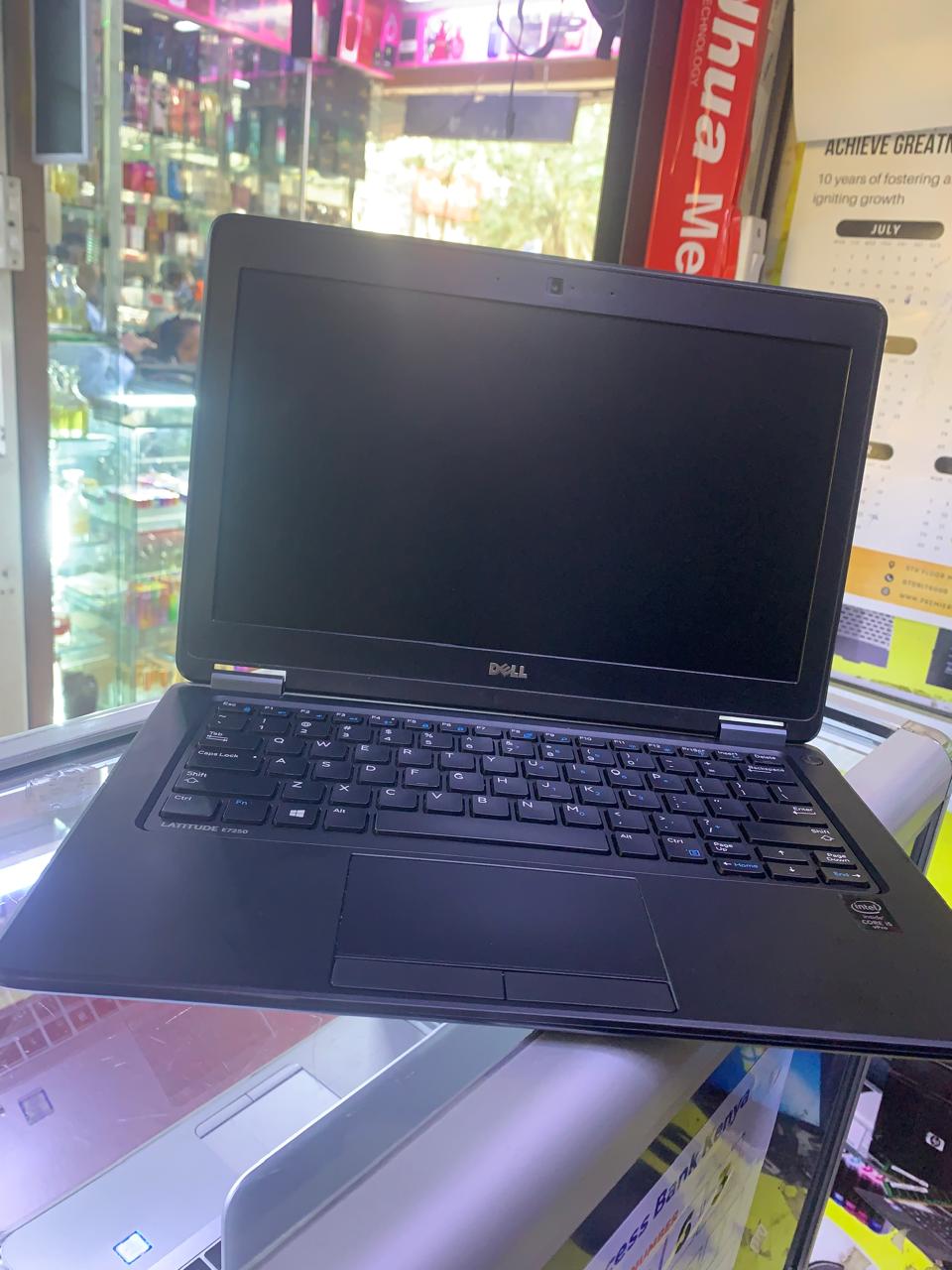 GRADE A DELL LATITUDE E7250 CORE I5 5TH GENERATION 12 INCH SCREEN 8GBRAM 256 SSD SPEED OF 2.3GHz